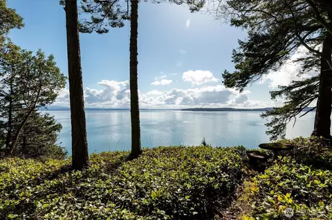 1912 Hunskor Rd, Oak Harbor, WA 98277