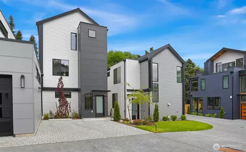 2113 N 117th St, Seattle, WA 98133