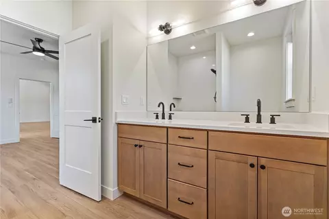 Bath - 1200 E Georgia Ln, Everson, WA 98247 photo 3 of 3