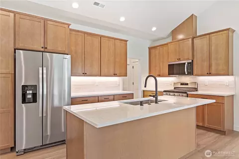 Kitchen - 1200 E Georgia Ln, Everson, WA 98247 photo 3 of 4