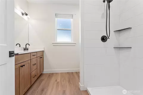 Bath - 1200 E Georgia Ln, Everson, WA 98247 photo 2 of 3