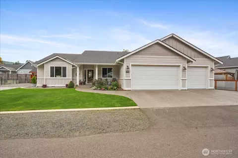 390 Coal Ave, Carbonado, WA 98323