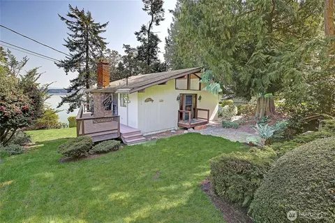 2823 SE Camano Dr, Camano Island, WA 98282