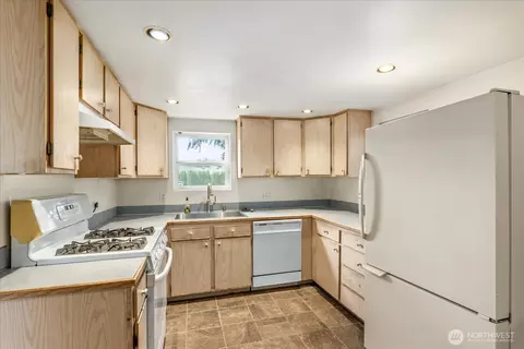 Kitchen - 2402 Cleveland Ave, Everett, WA 98201 photo 1 of 3