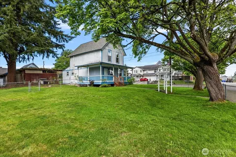Exterior - 2402 Cleveland Ave, Everett, WA 98201 photo 5 of 5