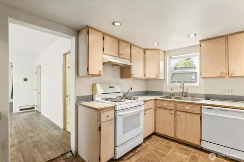 Kitchen - 2402 Cleveland Ave, Everett, WA 98201 photo 2 of 3