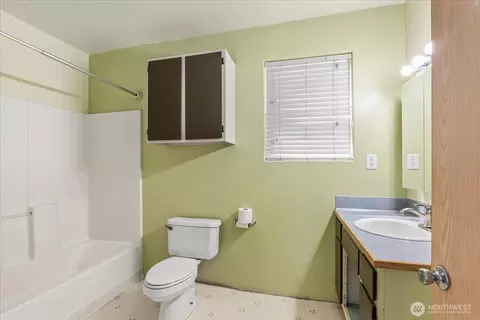 Bath - 2402 Cleveland Ave, Everett, WA 98201 photo 1 of 1