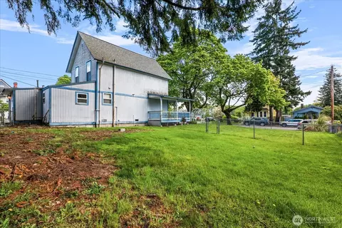 Exterior - 2402 Cleveland Ave, Everett, WA 98201 photo 4 of 5
