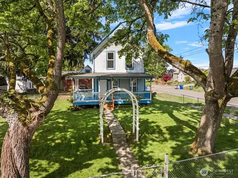Exterior - 2402 Cleveland Ave, Everett, WA 98201 photo 3 of 5