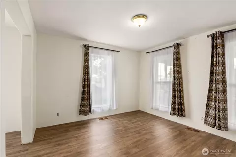 Living - 2402 Cleveland Ave, Everett, WA 98201 photo 4 of 6