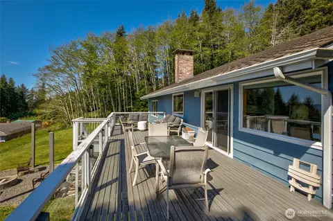 16 Channel View Ln, Hoquiam, WA 98550