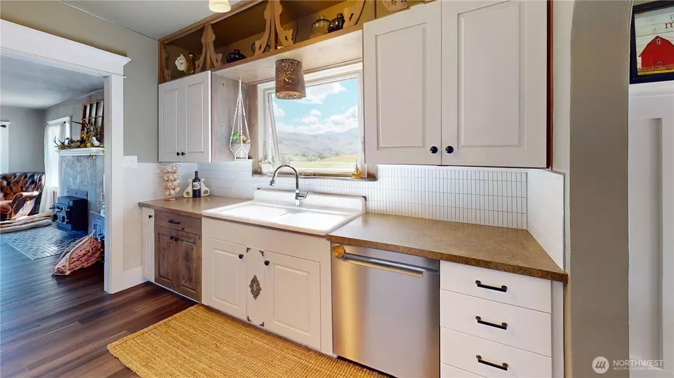 Kitchen - 155 Hwy 7, Tonasket, WA 98855 photo 2 of 3