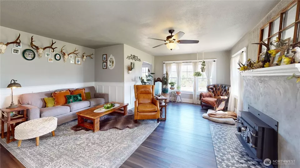 Living - 155 Hwy 7, Tonasket, WA 98855 photo 1 of 2