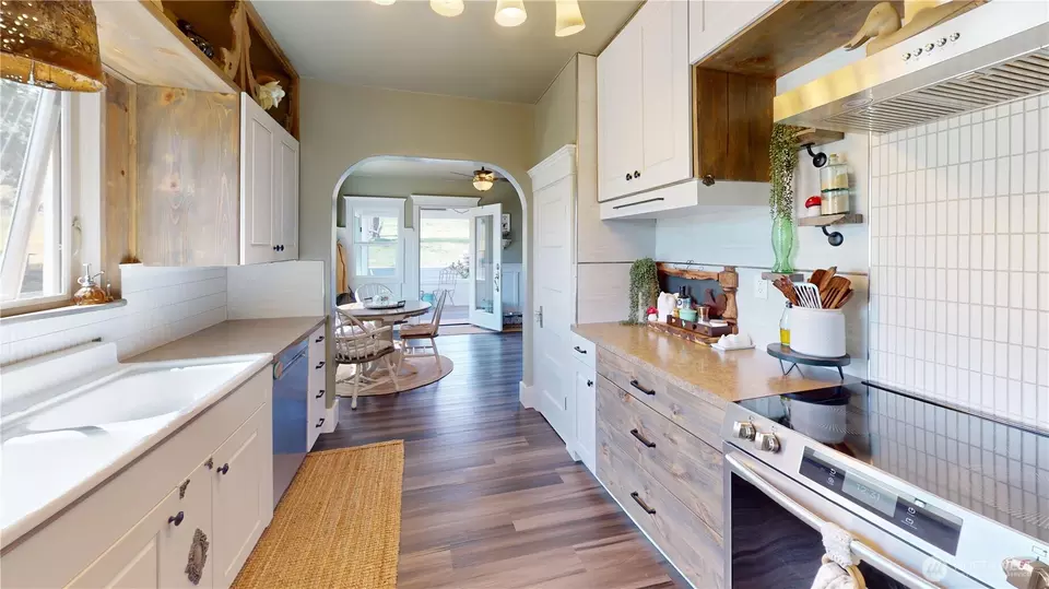 Kitchen - 155 Hwy 7, Tonasket, WA 98855 photo 1 of 3