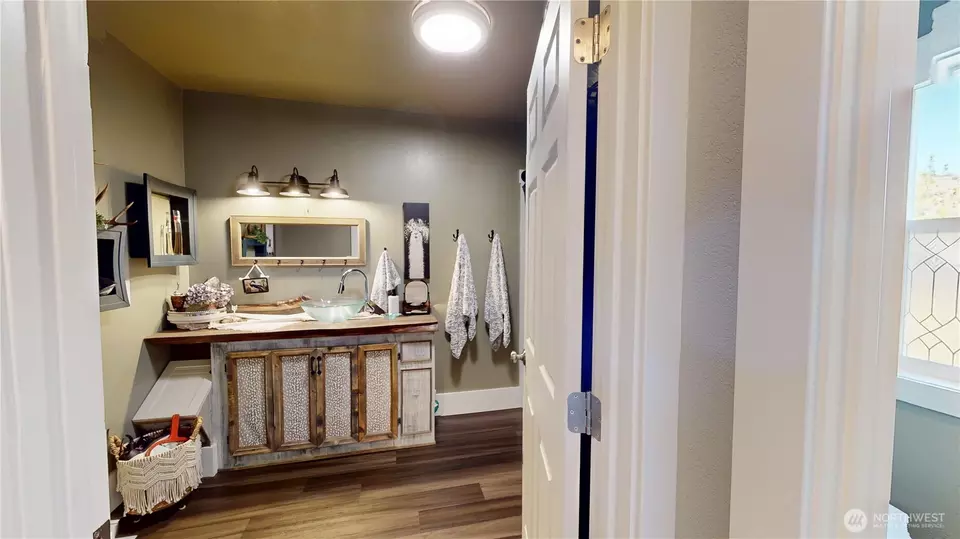 Bath - 155 Hwy 7, Tonasket, WA 98855 photo 1 of 1