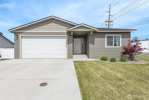 2487 3rd St SE, East Wenatchee, WA 98802