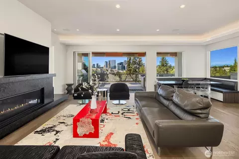 Living - 209 Northside Rd, Bellevue, WA 98004 photo 3 of 4