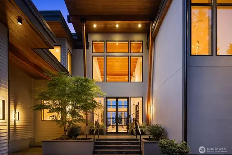 Exterior - 209 Northside Rd, Bellevue, WA 98004 photo 3 of 12