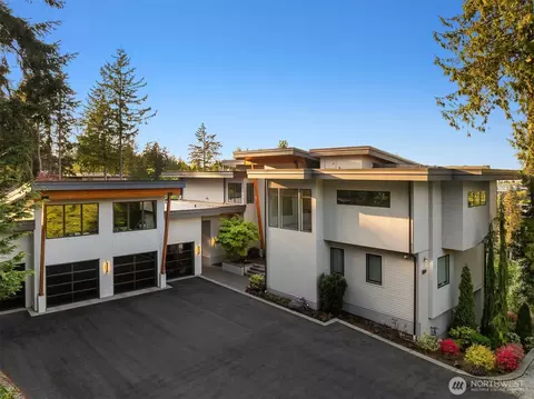 Exterior - 209 Northside Rd, Bellevue, WA 98004 photo 11 of 12