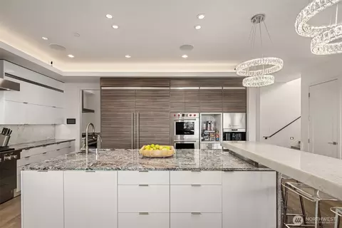Kitchen - 209 Northside Rd, Bellevue, WA 98004 photo 3 of 6