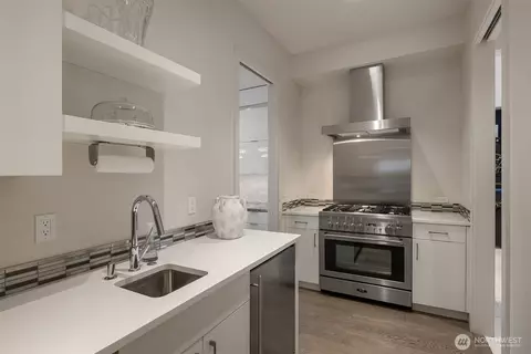 Kitchen - 209 Northside Rd, Bellevue, WA 98004 photo 5 of 6