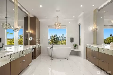 Bath - 209 Northside Rd, Bellevue, WA 98004 photo 2 of 4