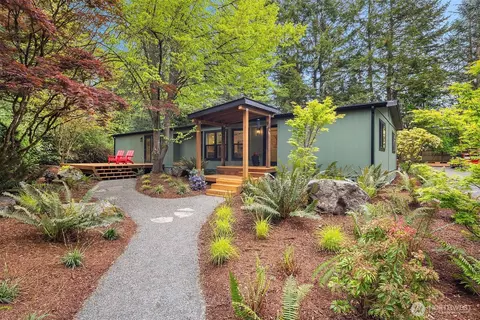 8331 NE Koura Rd, Bainbridge Island, WA 98110