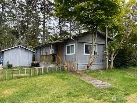 30206 M Pl, Ocean Park, WA 98640