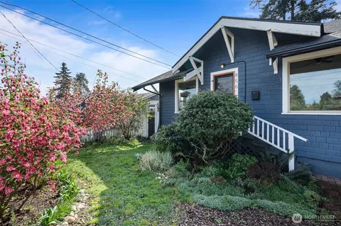 856 E Division Ln, Tacoma, WA 98404