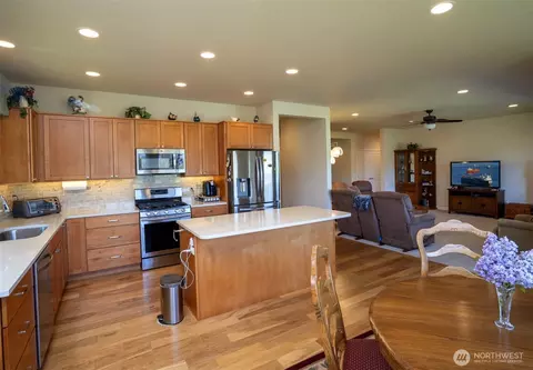 Kitchen - 71 Lillian Ridge Dr, Sequim, WA 98382 photo 5 of 5