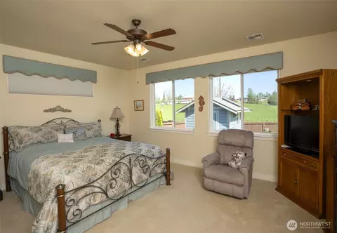 Bedroom - 71 Lillian Ridge Dr, Sequim, WA 98382 photo 1 of 2