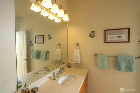 Bath - 71 Lillian Ridge Dr, Sequim, WA 98382 photo 2 of 3