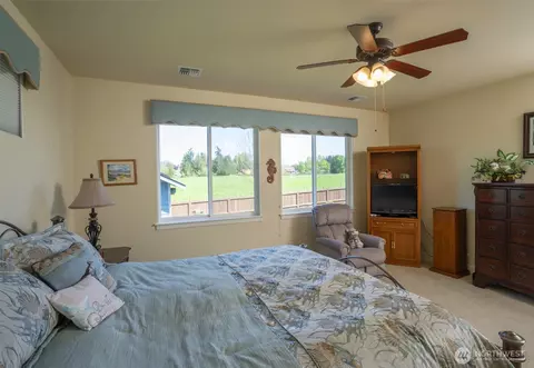 Bedroom - 71 Lillian Ridge Dr, Sequim, WA 98382 photo 2 of 2