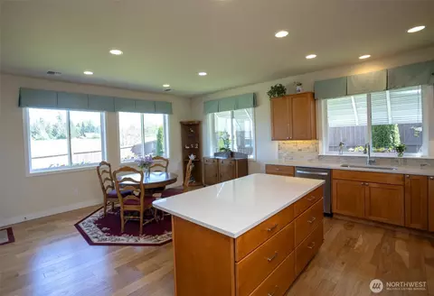 Kitchen - 71 Lillian Ridge Dr, Sequim, WA 98382 photo 3 of 5