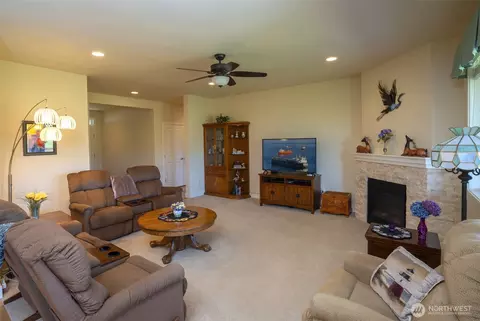 Living - 71 Lillian Ridge Dr, Sequim, WA 98382 photo 2 of 2