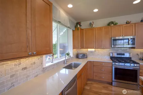 Kitchen - 71 Lillian Ridge Dr, Sequim, WA 98382 photo 4 of 5