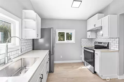 Kitchen - 16974 Bradley Rd, Bow, WA 98232 photo 5 of 5