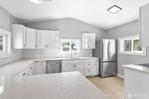 Kitchen - 16974 Bradley Rd, Bow, WA 98232 photo 3 of 5