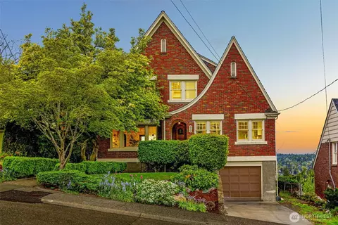 812 W Barrett St, Seattle, WA 98119