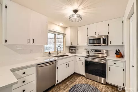 Kitchen - 23115 19th Dr SE, Bothell, WA 98021 photo 2 of 4