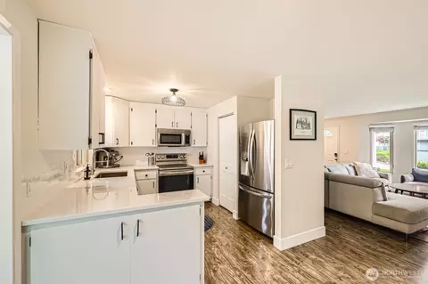 Kitchen - 23115 19th Dr SE, Bothell, WA 98021 photo 4 of 4