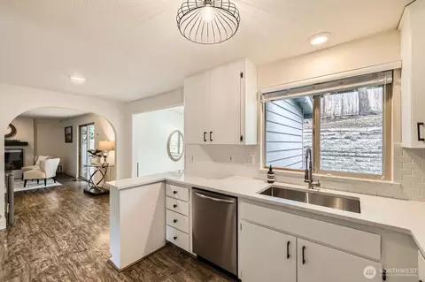 Kitchen - 23115 19th Dr SE, Bothell, WA 98021 photo 3 of 4