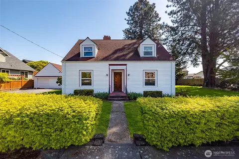 114 N 6th St, La Conner, WA 98257