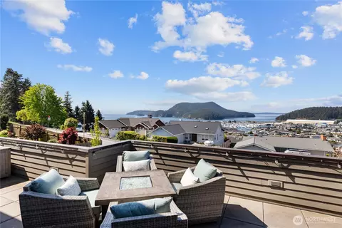 1808 Highland Dr, Anacortes, WA 98221