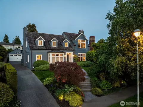 2642 W Viewmont Way W, Seattle, WA 98199