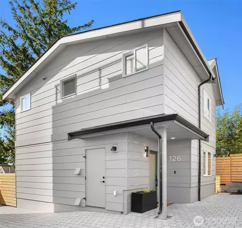 126 N 49th St, Seattle, WA 98103