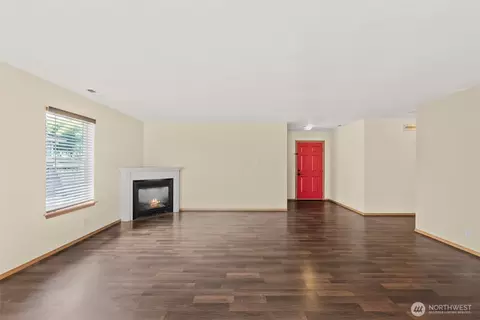 Living - 208 Nelsen St NE, Orting, WA 98360 photo 2 of 8