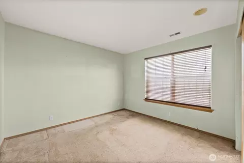 Bedroom - 208 Nelsen St NE, Orting, WA 98360 photo 4 of 6
