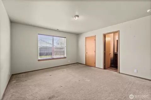 Bedroom - 208 Nelsen St NE, Orting, WA 98360 photo 3 of 6