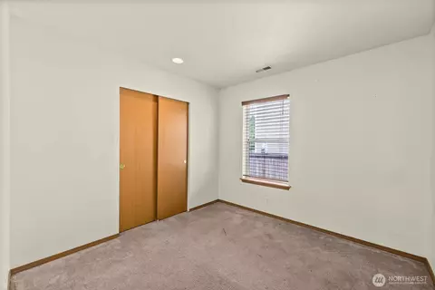 Bedroom - 208 Nelsen St NE, Orting, WA 98360 photo 5 of 6